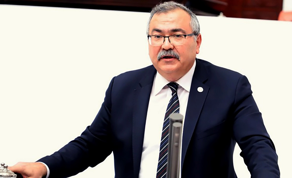 İNTİHARLAR TOPLUMSAL BİR ALARMDIR