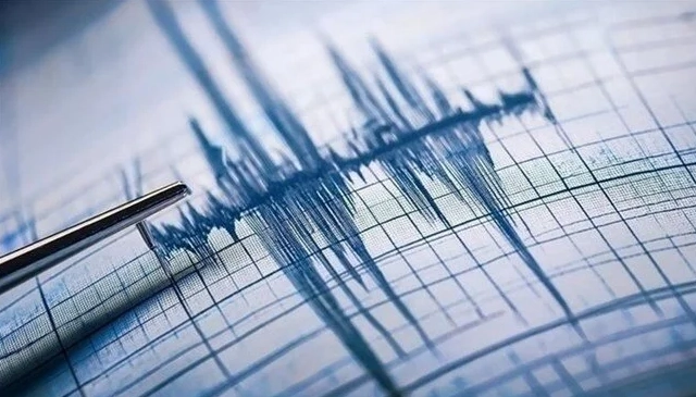 İSTANBUL'DA DEPREM!