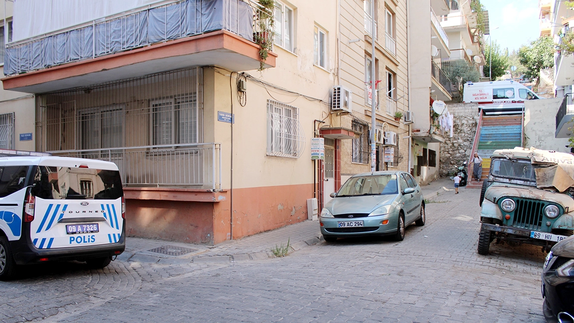 Kapının önüne koyulan çöp, ekipleri harekete geçirdi