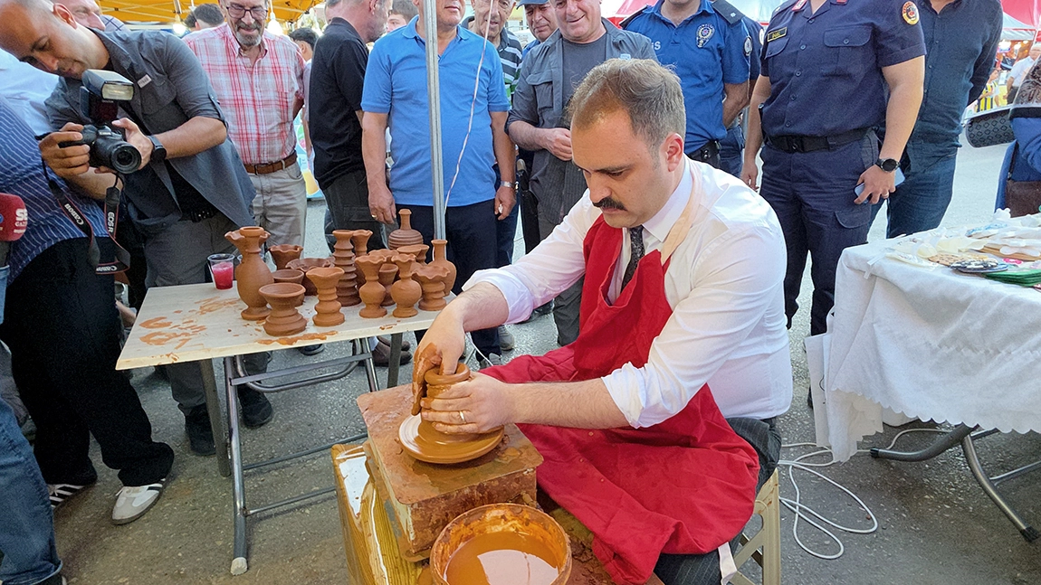 KARACASU&rsquo;DA PROTOKOLDEN &Ccedil;&Ouml;MLEK ŞOV
