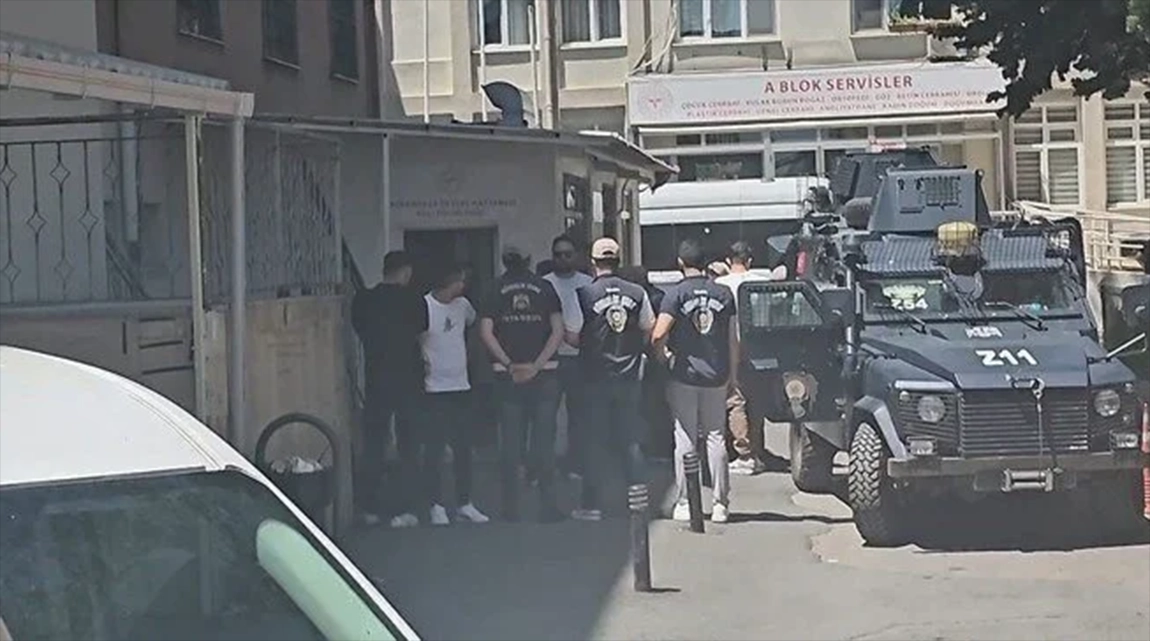 KARİKATÜR PROVAKASYONUNDA 4 TUTUKLAMA
