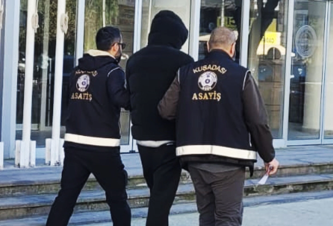 Kasten &ouml;ld&uuml;rme su&ccedil;undan aranan şahıs Kuşadası&rsquo;nda yakalandı