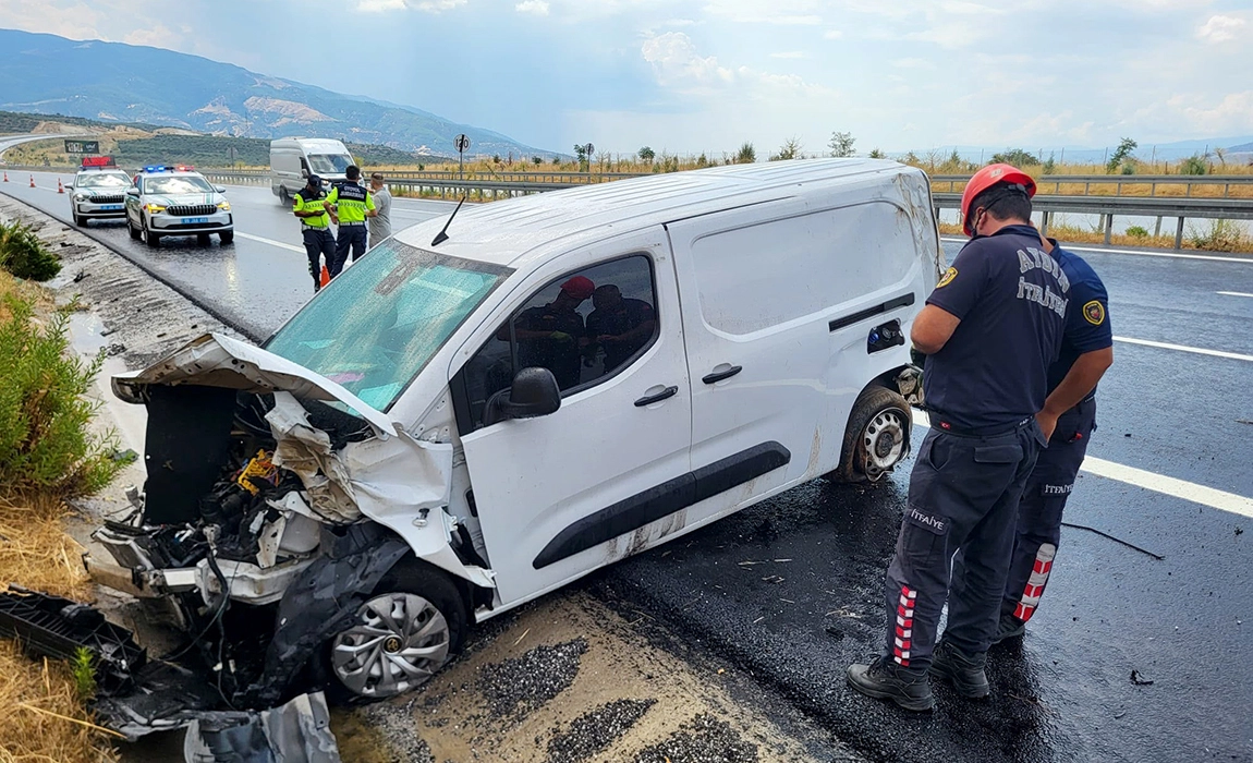 Kontrolden &ccedil;ıkan ara&ccedil; su kanalına d&uuml;şt&uuml;