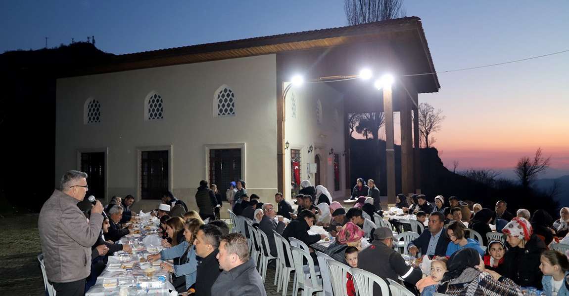 Köylüler iftarını Şehitlikte Başkan Güler’le birlikte açtı