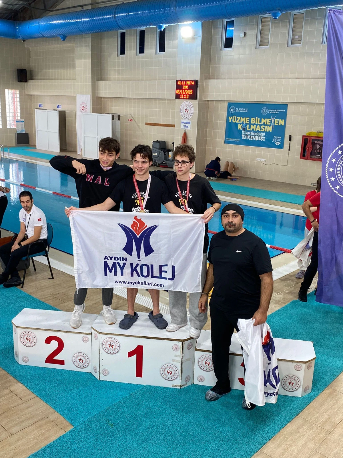 KUPANIN SAHİBİ MY KOLEJ YÜZME TAKIMI     