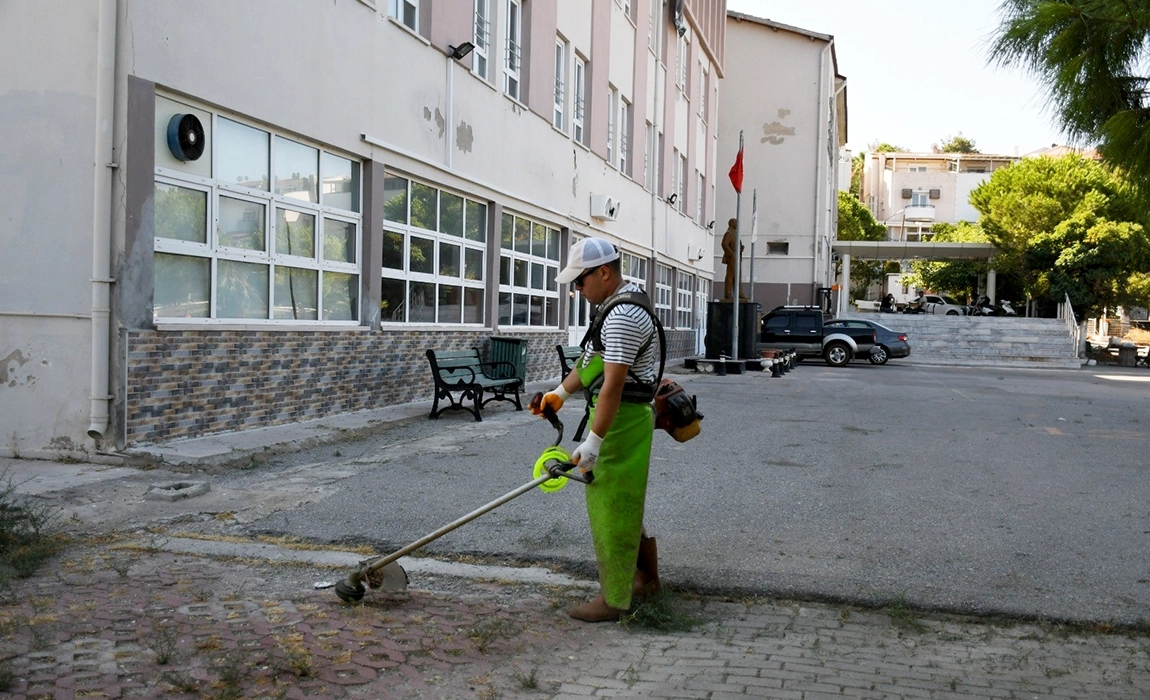 Kuşadası Belediyesi okulları yeni eğitim yılına hazırlıyor