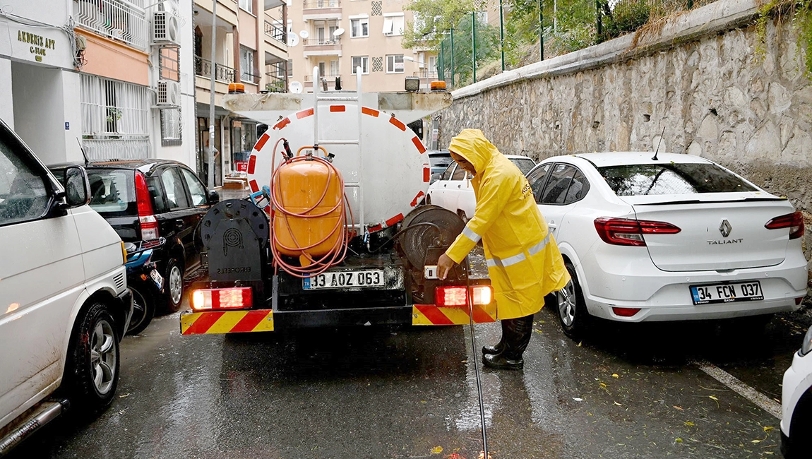 KUŞADASI BELEDİYESİ’NDE SAĞANAK SEFERBERLİĞİ