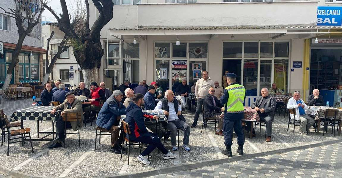 Kuşadası’nda vatandaşlar trafik kurallarına karşı bilgilendirildi