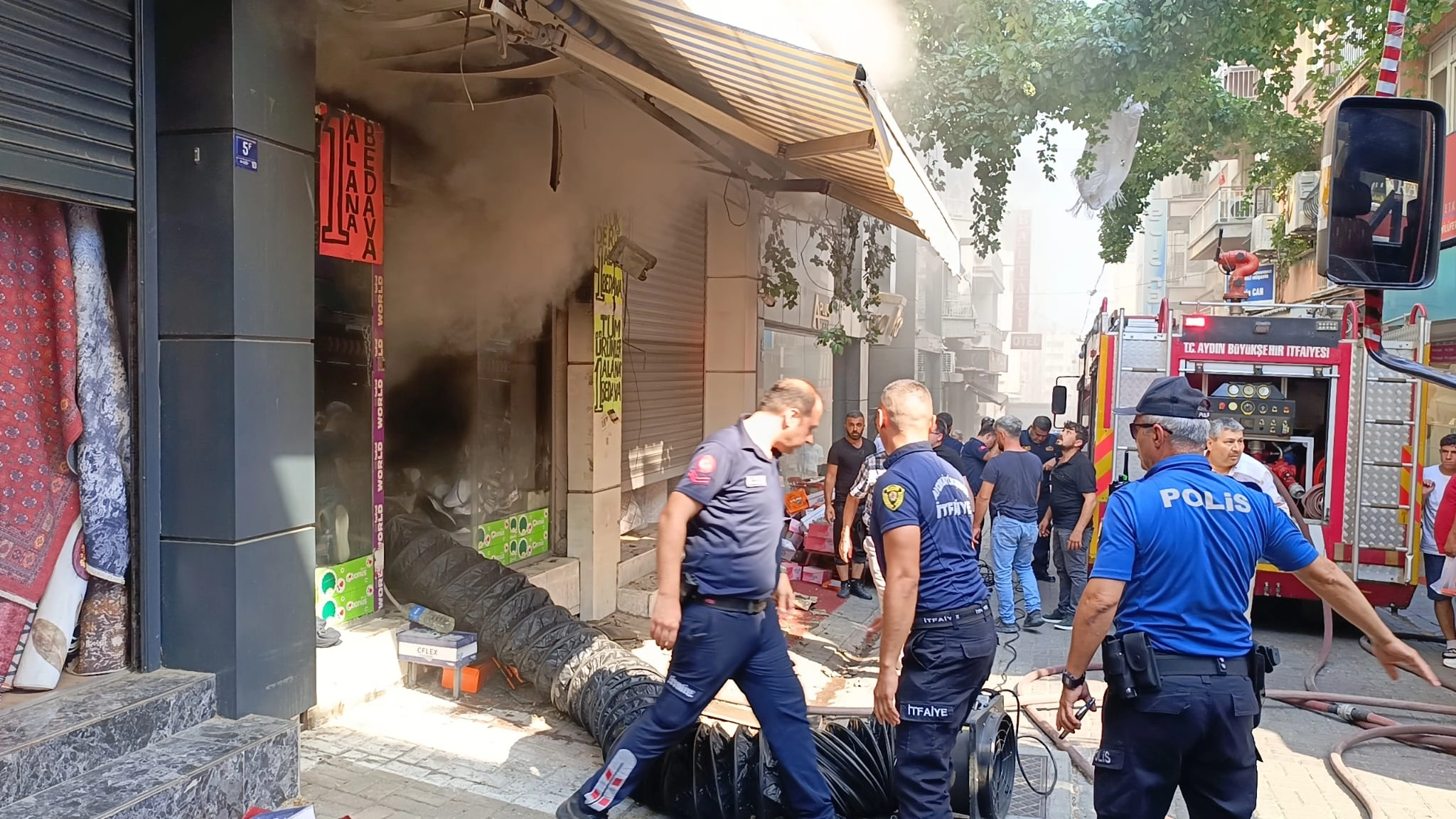 MAĞAZADA YANGIN: ZARAR 2 MİLYON TL!
