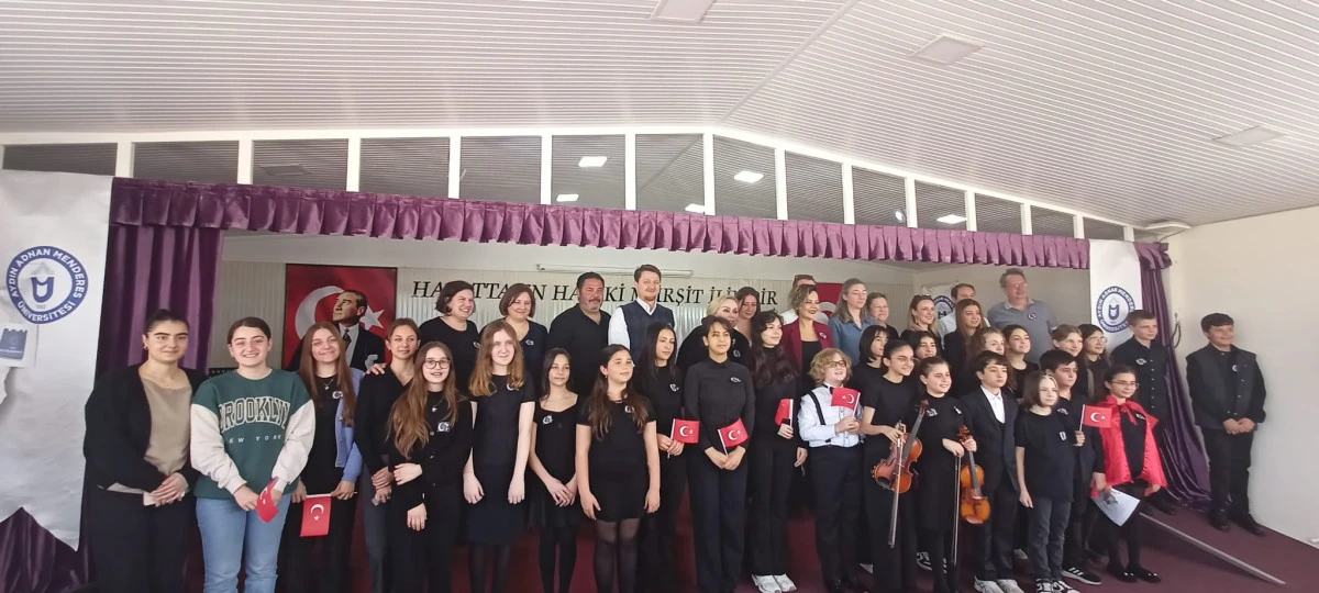 MİNİK SANAT&Ccedil;ILARDAN 23 NİSAN'A YAKIŞAN SAHNE 