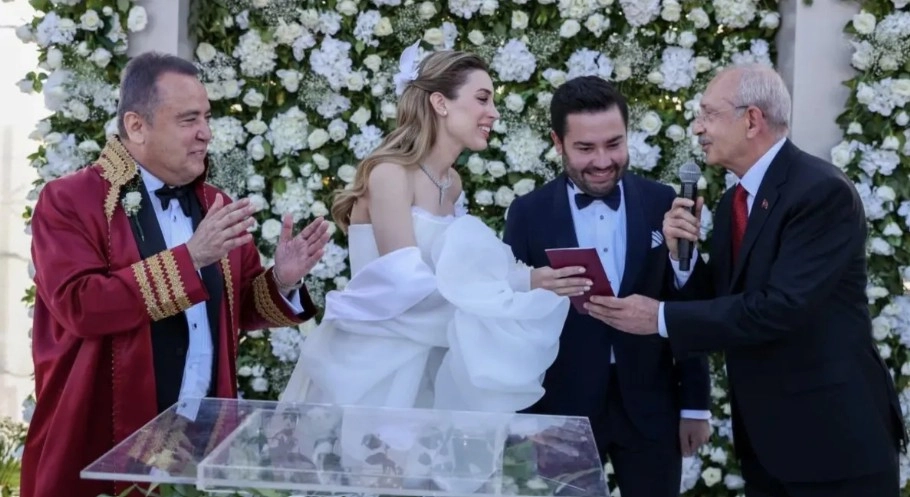 Muhittin Böcek'in gelini Zuhal Böcek gözaltına alındı