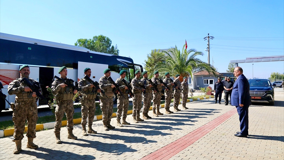 ÖZEL HAREKET POLISLERI, DUALARLA SURIYE’YE UĞURLANDI