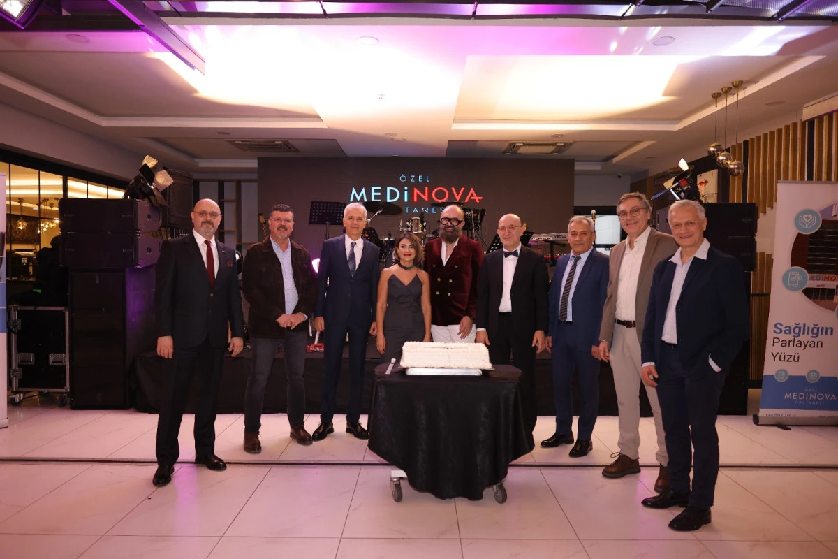 &Ouml;ZEL MEDİNOVA HASTANESİ 10. YIL GURURUNU YENİ YIL BALOSUNDA PAYLAŞTI