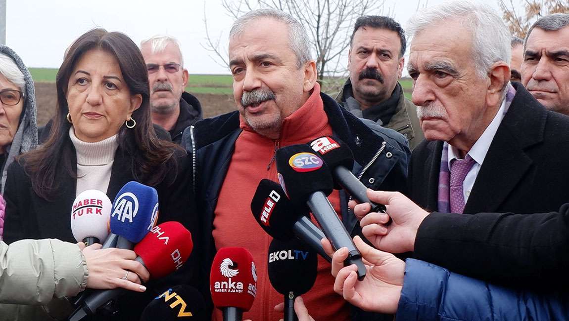 Sırrı Süreyya Önder, kalp rahatsızlığı nedeniyle hastaneye kaldırıldı