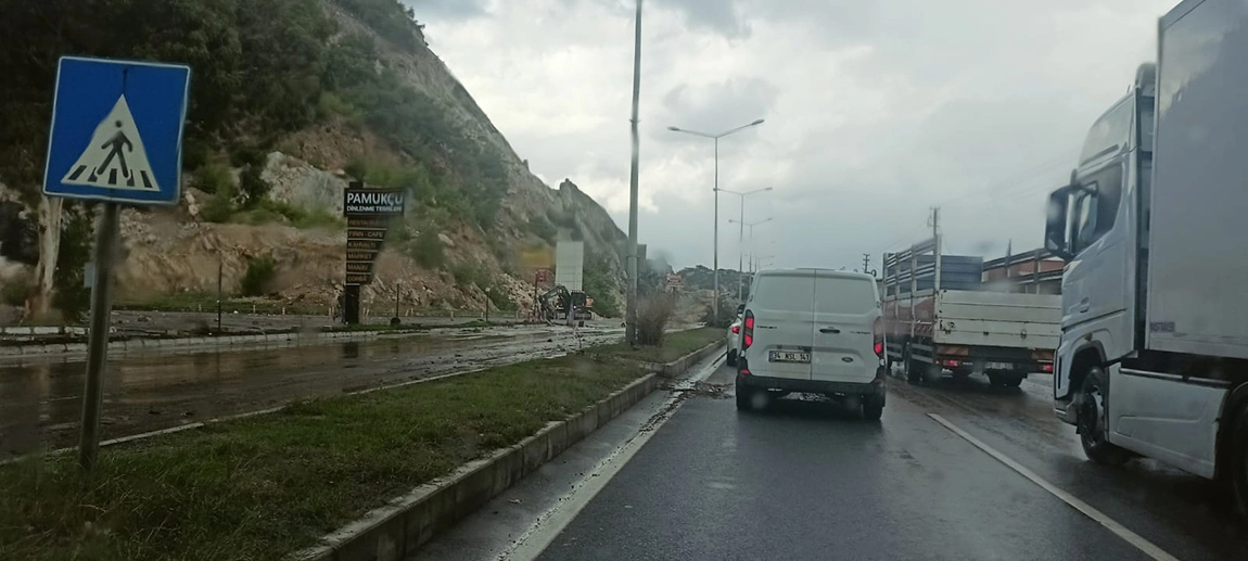 SÖKE YOLU TRAFİĞE KAPANDI