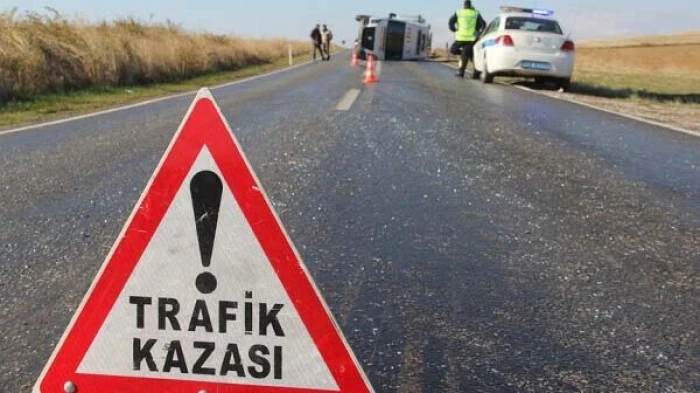 Takla atan otomobildeki 5 kişi yaralandı
