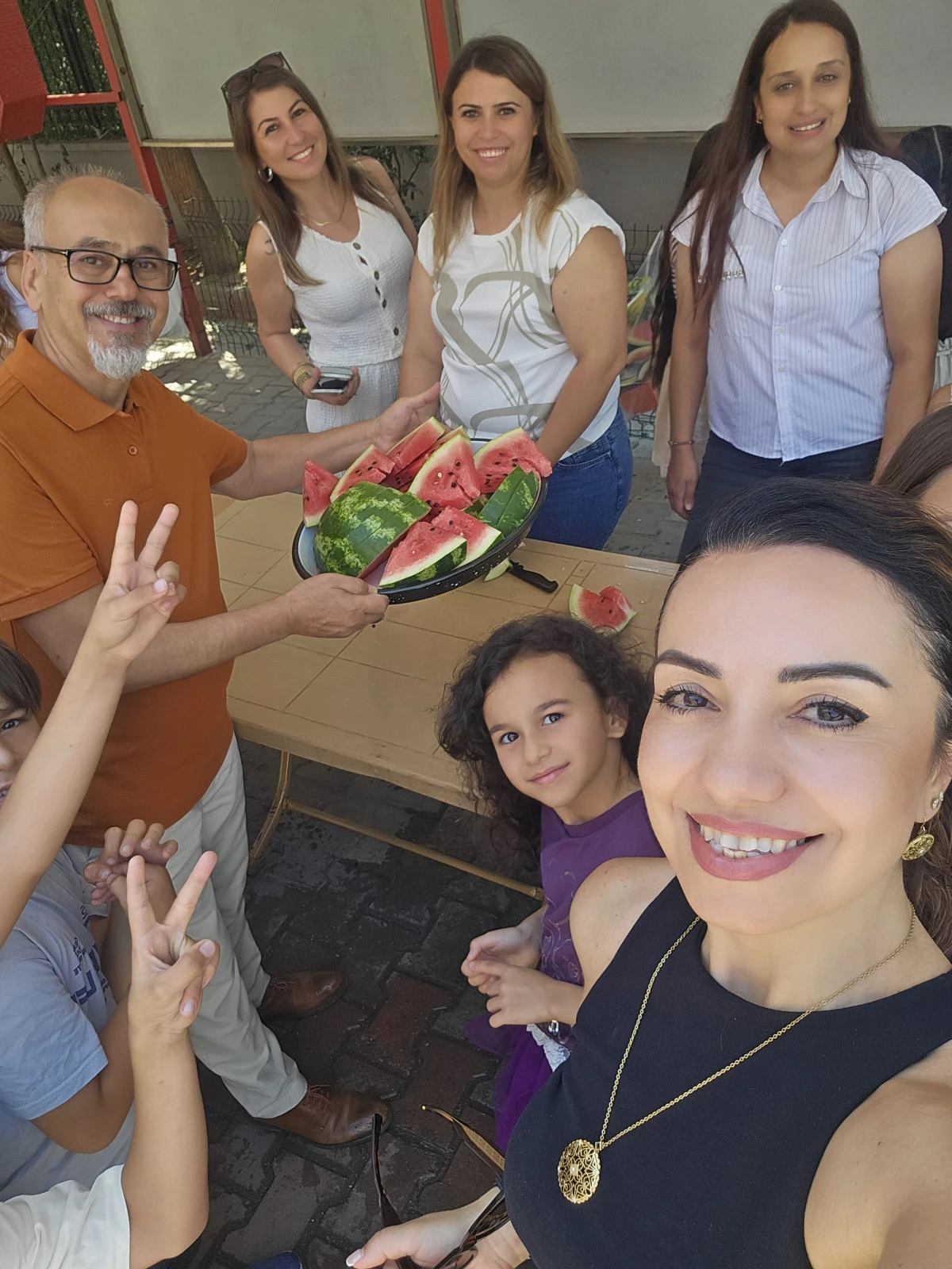 YEDİEYL&Uuml;L İLKOKULU&rsquo;NDA GELENEKSEL KARPUZ Ş&Ouml;LENİ COŞKUSU