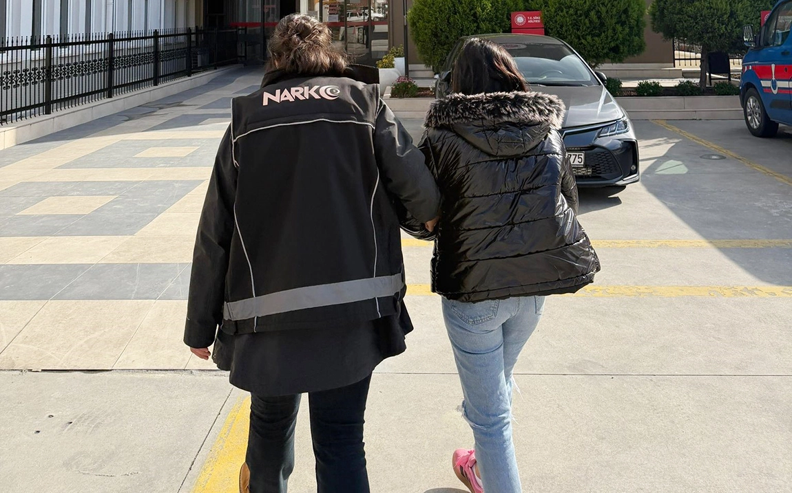 Yolcu otob&uuml;s&uuml;nde uyuşturucu ele ge&ccedil;irildi